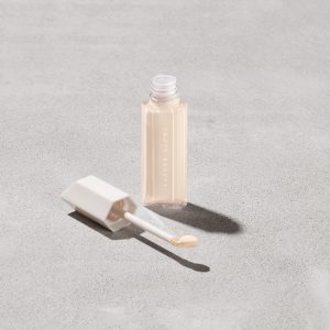 We're Even Hydrating Longwear Concealer ?? 110W