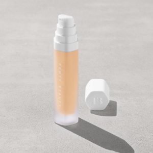 Soft'lit Naturally Luminous Longwear Foundation ?? 220