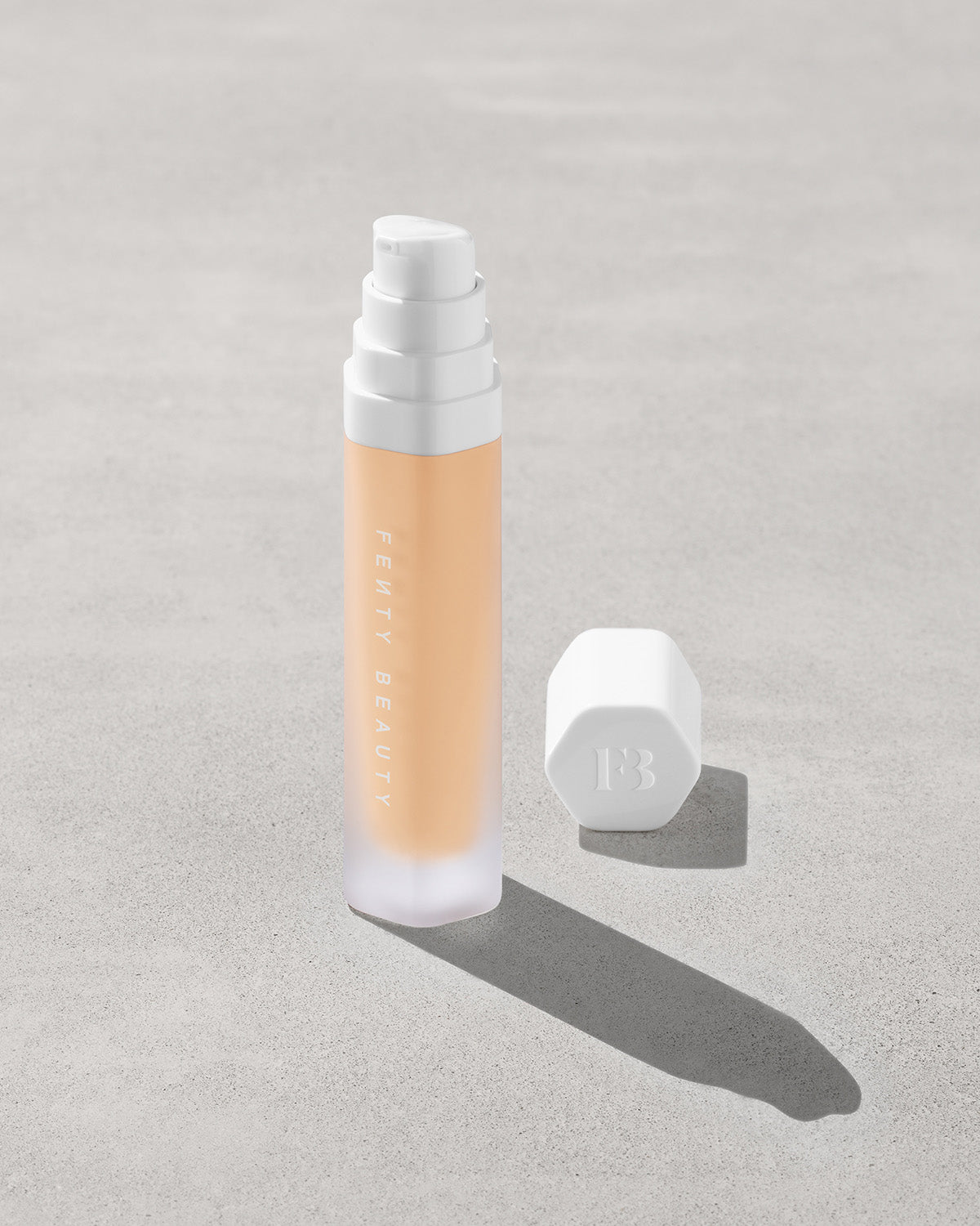Soft'lit Naturally Luminous Longwear Foundation ?? 220